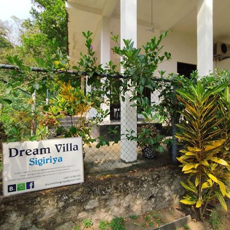 Dream Villa Σιγκιρίγια Εξωτερικό φωτογραφία